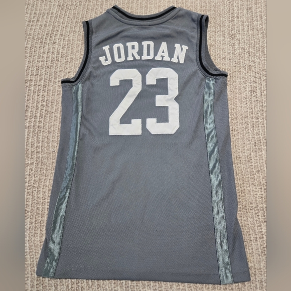 Jordan Kids Gray Sleeveless Top - Picture 4 of 4